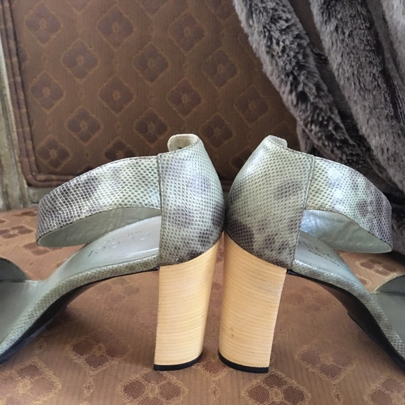 Vintage Gucci heels - Picture 6 of 8